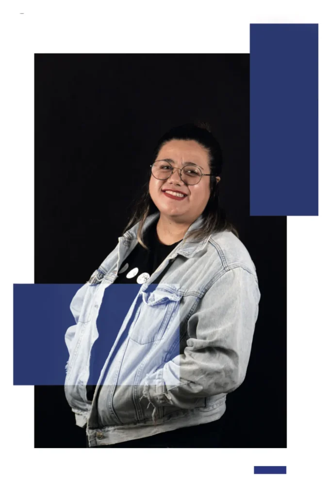 Retrato de paciente sonriendo, testimonio de tratamiento