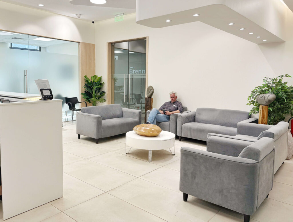 Sala de espera con sillones